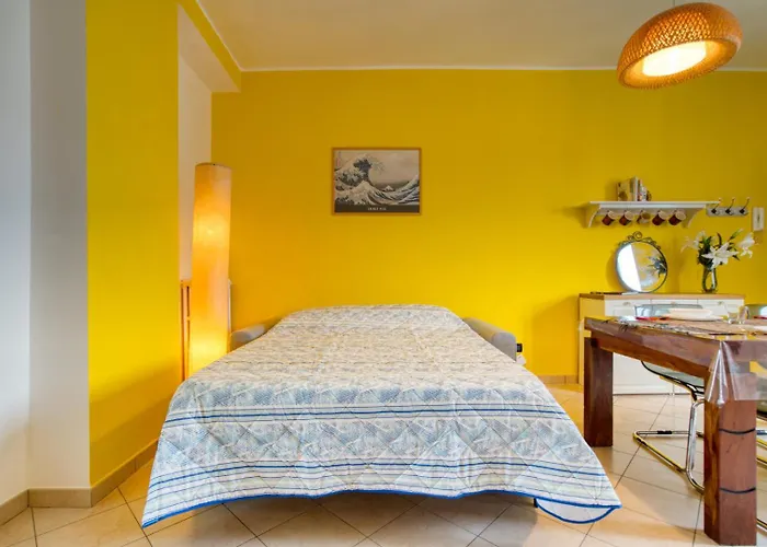 Guesthost - Giallo In Milano! *