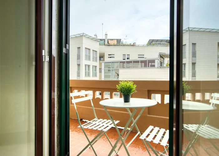 Guesthost - Giallo In Milano! * Milánó