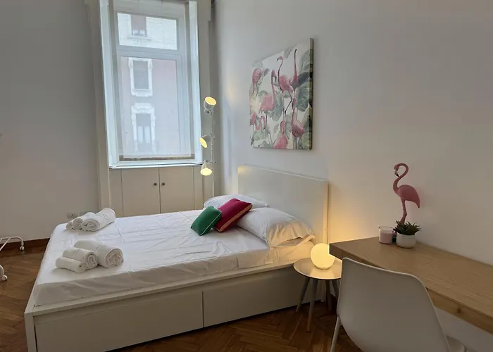 Via Stradivari - Vicino Duomo * Milano