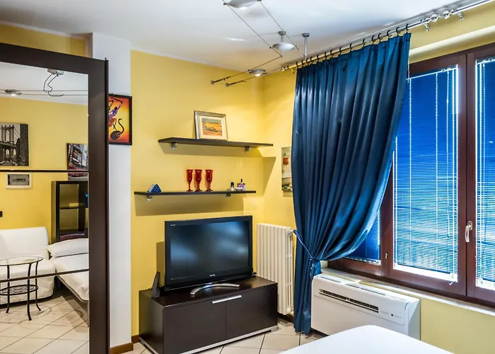 Cozy Rogoredo Next To The Metro And Train Station Apartment