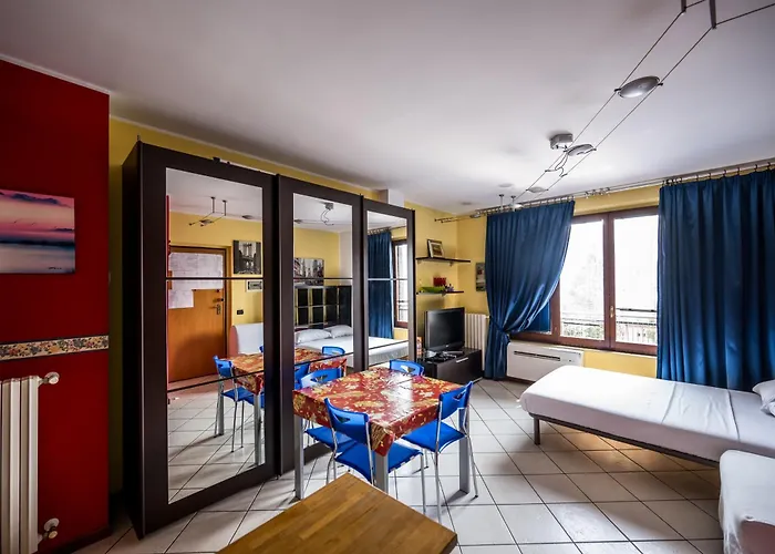 Cozy Rogoredo Next To The Metro And Train Station Apartment