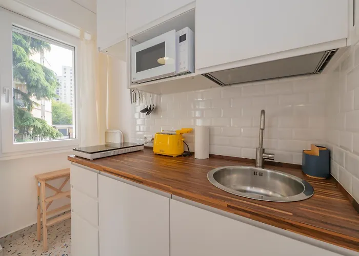 2 Pax Wi-fi- Via D'agrate, 19 C Milano