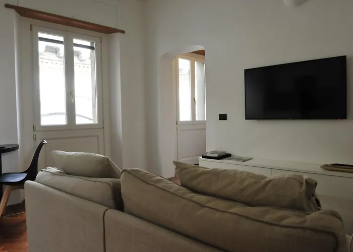 Antico E Moderno Al Centro Del Centro Di Milán