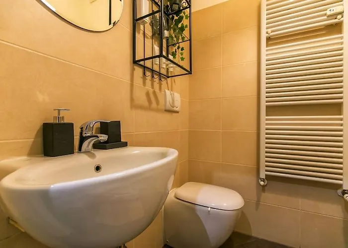 Exclusive & Strategic 2-bedroom Apartment, 50m From M4 *