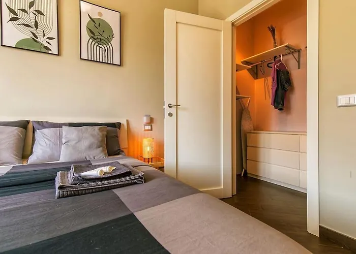 Exclusive & Strategic 2-bedroom Apartment, 50m From M4 Apartment *