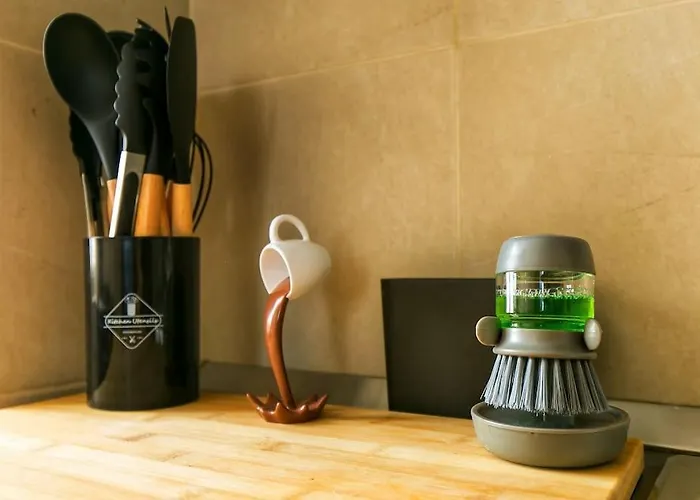 Exclusive & Strategic 2-bedroom Apartment, 50m From M4 Apartment *