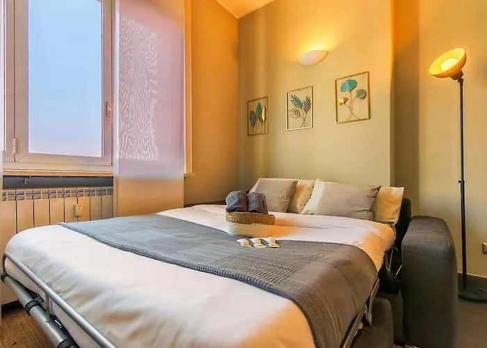 Exclusive & Strategic 2-bedroom Apartment, 50m From M4 Milan