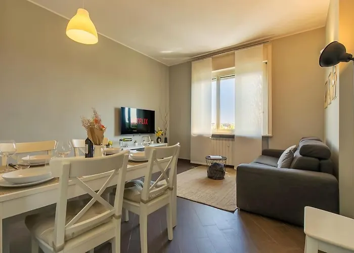 Exclusive & Strategic 2-bedroom Apartment, 50m From M4 Apartment *