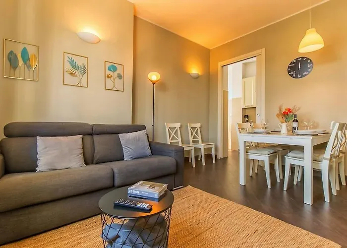 Exclusive & Strategic 2-bedroom Apartment, 50m From M4 *