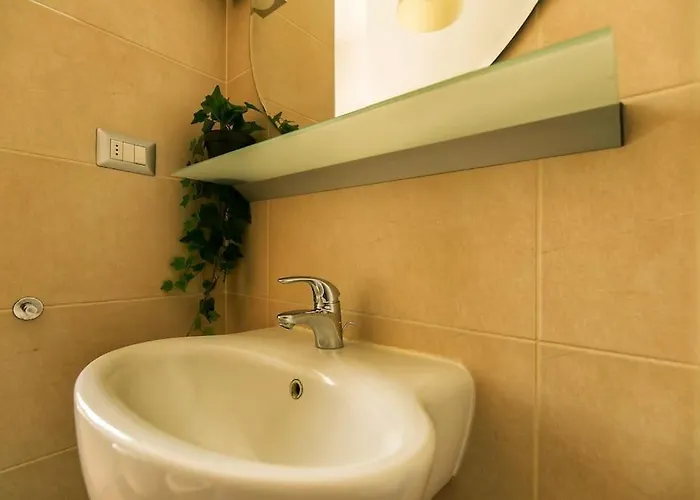 Exclusive & Strategic 2-bedroom Apartment, 50m From M4 Apartment