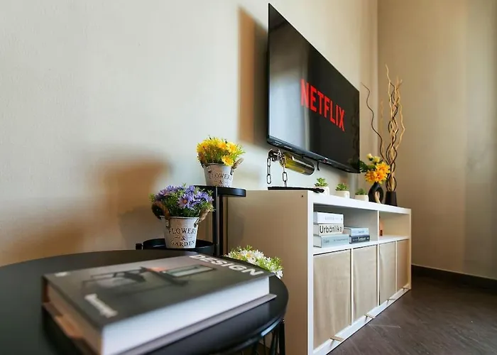 Apartment Exclusive & Strategic 2-bedroom Apartment, 50m From M4 *