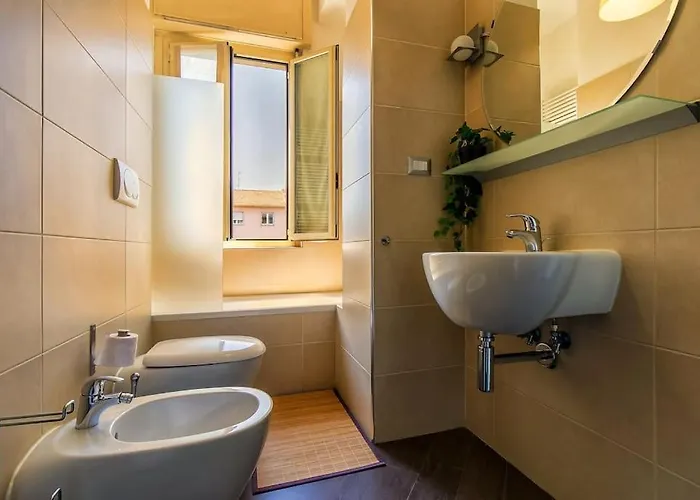 Exclusive & Strategic 2-bedroom Apartment, 50m From M4 Apartment Milan