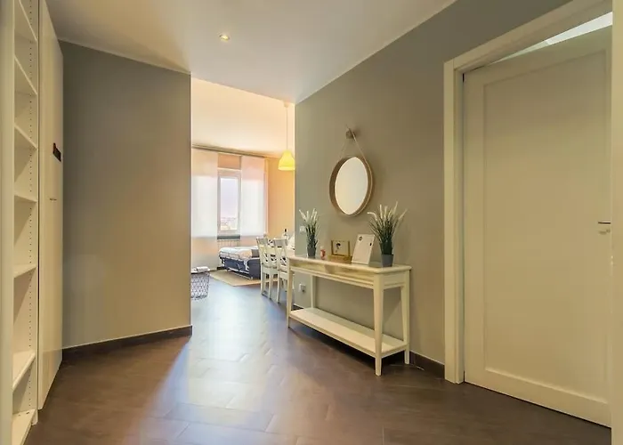 Apartment Exclusive & Strategic 2-bedroom Apartment, 50m From M4 Milan