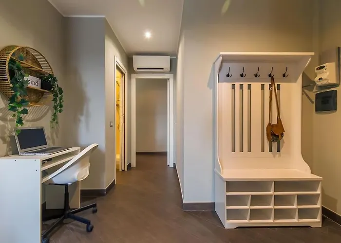 Exclusive & Strategic 2-bedroom Apartment, 50m From M4 * Milan