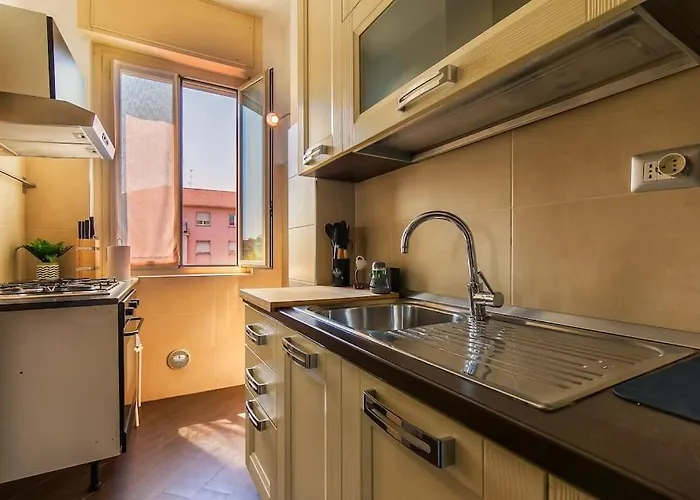 Apartment Exclusive & Strategic 2-bedroom Apartment, 50m From M4 *