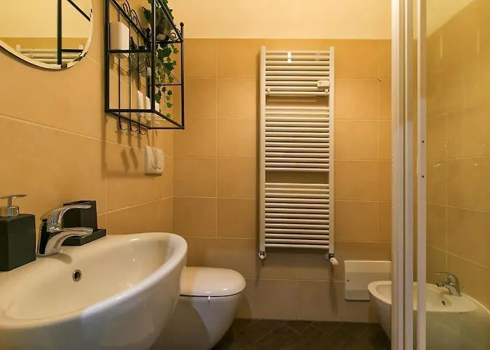 Exclusive & Strategic 2-bedroom Apartment, 50m From M4 Apartment Milan