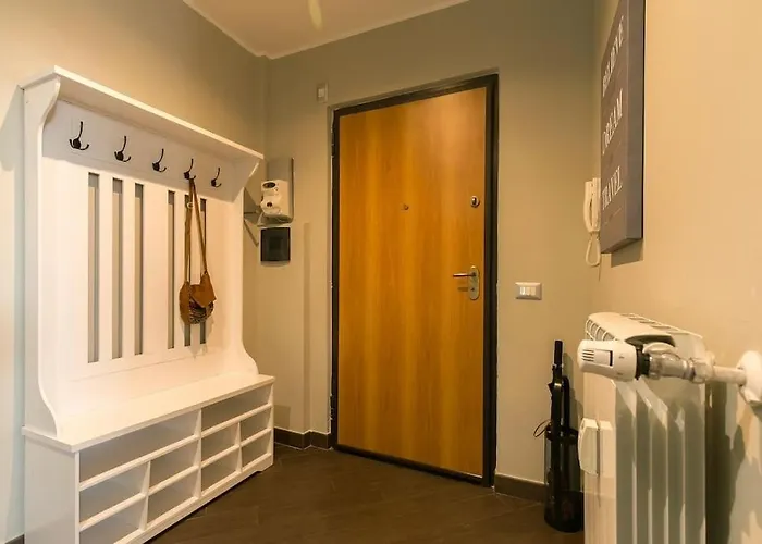 Exclusive & Strategic 2-bedroom Apartment, 50m From M4 Apartment Milan