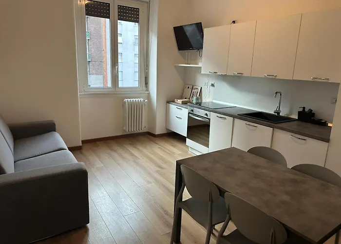 5min Da Stazione アパート