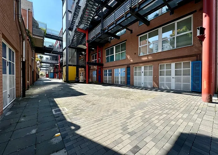 Oasis In The City- Private Garden דירה *