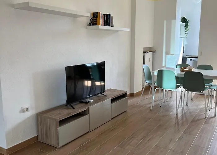 New With Balcony, Isola Bosco Verticale *