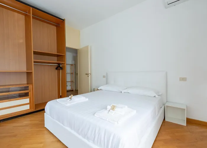 Easytopstay - Lorenteggio Large Flat شقة