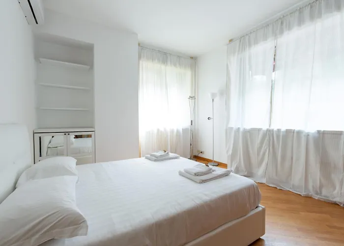 Easytopstay - Lorenteggio Large Flat