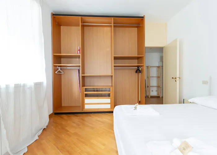 Easytopstay - Lorenteggio Large Flat *