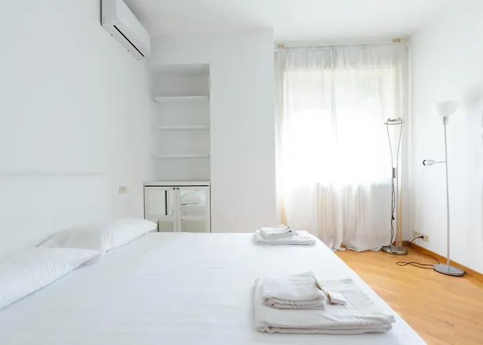 Easytopstay - Lorenteggio Large Flat شقة *