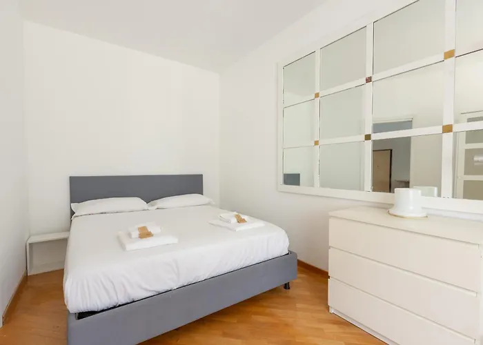 Easytopstay - Lorenteggio Large Flat Апартаменты