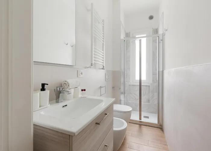 Apartment Guesthost - Forlanini M4 Modern With Balcony Milan