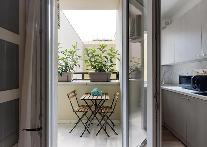 Guesthost - Forlanini M4 Modern With Balcony Apartment