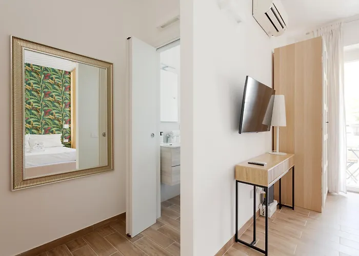 Guesthost - Forlanini M4 Modern With Balcony Apartment *