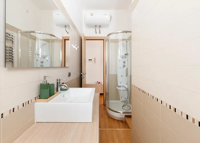 Guesthost - Domodossola M5 Modern *