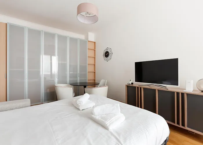 Guesthost - Domodossola M5 Modern