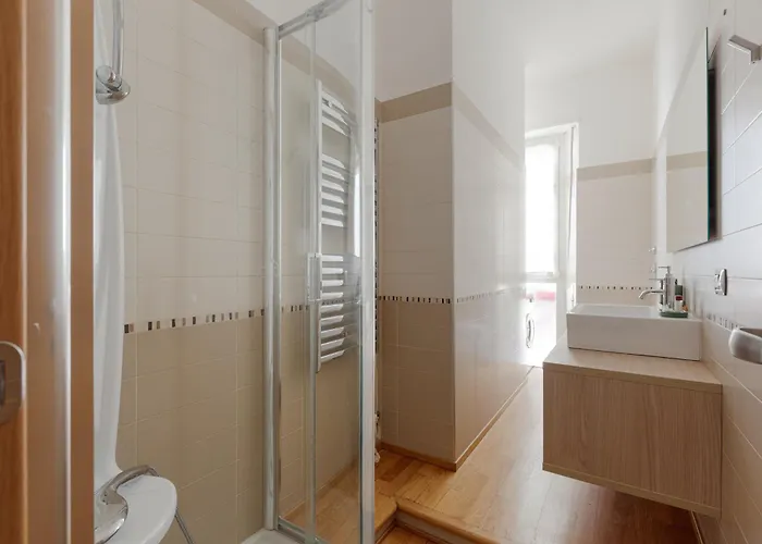 Guesthost - Domodossola M5 Modern * Milan