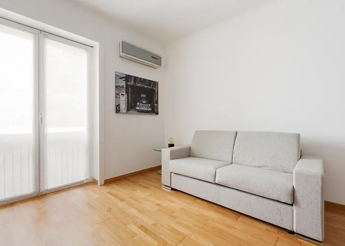 Guesthost - Domodossola M5 Modern