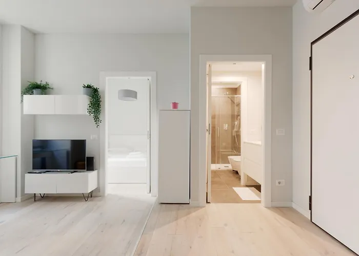 Life - Renovated * Milánó