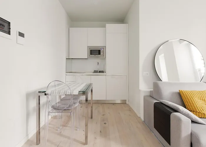 Life - Renovated * Milánó