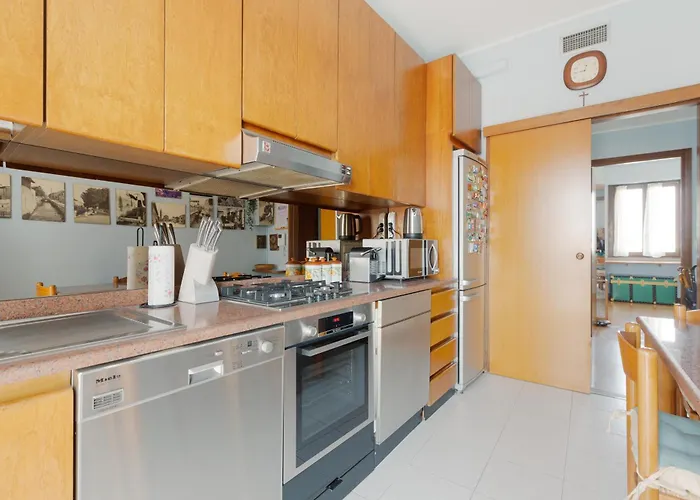 Apartmán Guesthost - Roomy With Comfort! Metro M4 Linate Milán