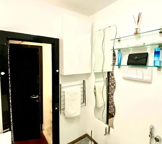 Duomo Area 2 Bedroom Deluxe Apartament Mediolan