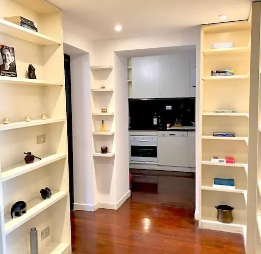 Duomo Area 2 Bedroom Deluxe Apartament