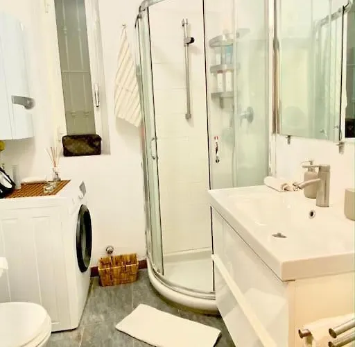 Duomo Area 2 Bedroom Deluxe * Mediolan