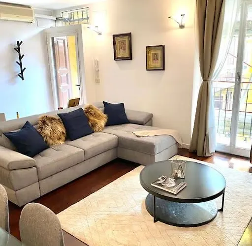 Duomo Area 2 Bedroom Deluxe Apartament Mediolan