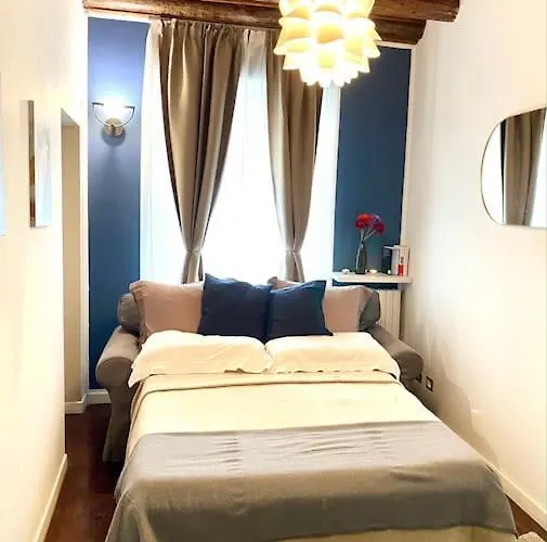 Duomo Area 2 Bedroom Deluxe Apartament Mediolan