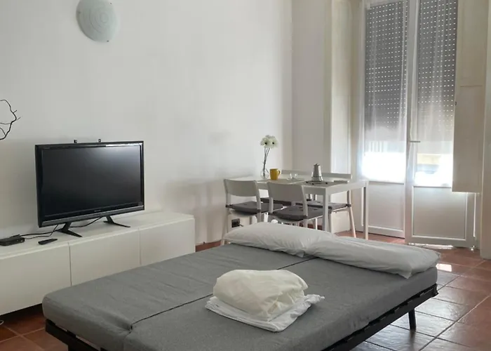 Bilocale Spazioso A Lambrate 아파트