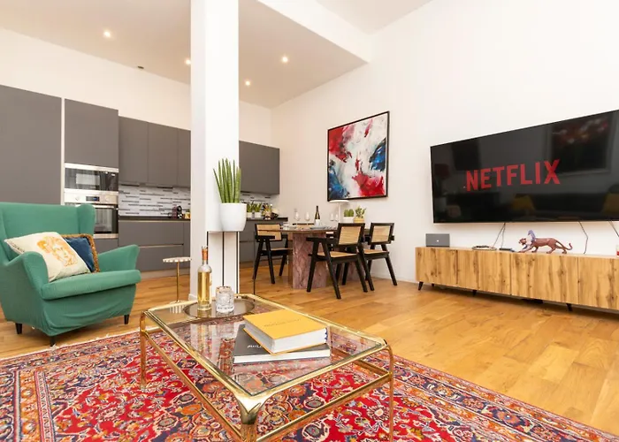 Loft Luxury Design- With 2 Bedrooms -wifi Ultra-5min Metro *