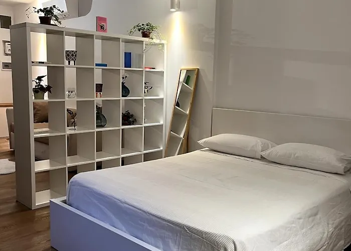 Pola's House * Milánó