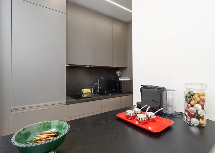 Stylish Flat With Balcony - 15 Min To Duomo *