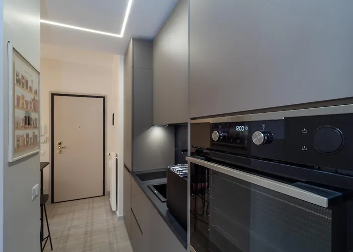 Stylish Flat With Balcony - 15 Min To Duomo 아파트