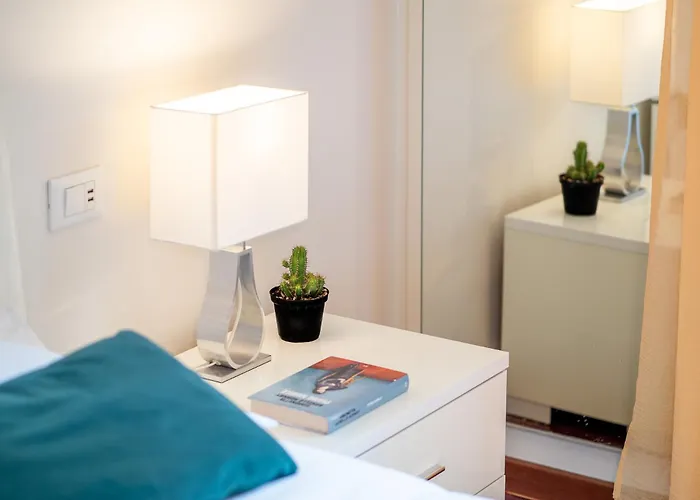 Stylish Flat With Balcony - 15 Min To Duomo *